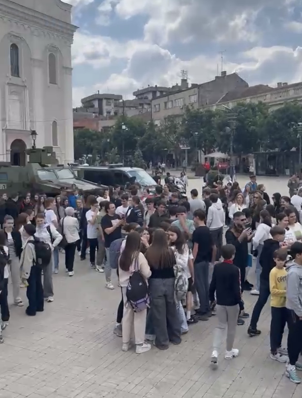 НАЦИОНАЛНА СЛУЖБА ЗА ЗАПОШЉАВАЊЕ ОРГАНИЗОВАЛА САЈАМ У СМЕДЕРЕВУ: МЛАДИ СЕ ИНФОРМИСАЛИ О КАРИЈЕРИ У ВОЈСЦИ СРБИЈЕ